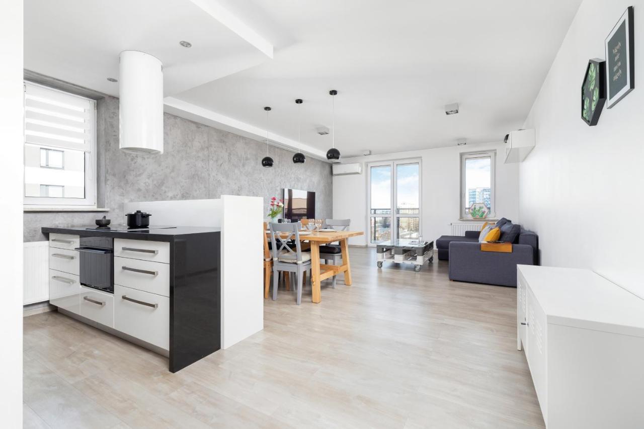 Avia Three Bedroom Two Balcony Ac & Parking By Renters Apartament