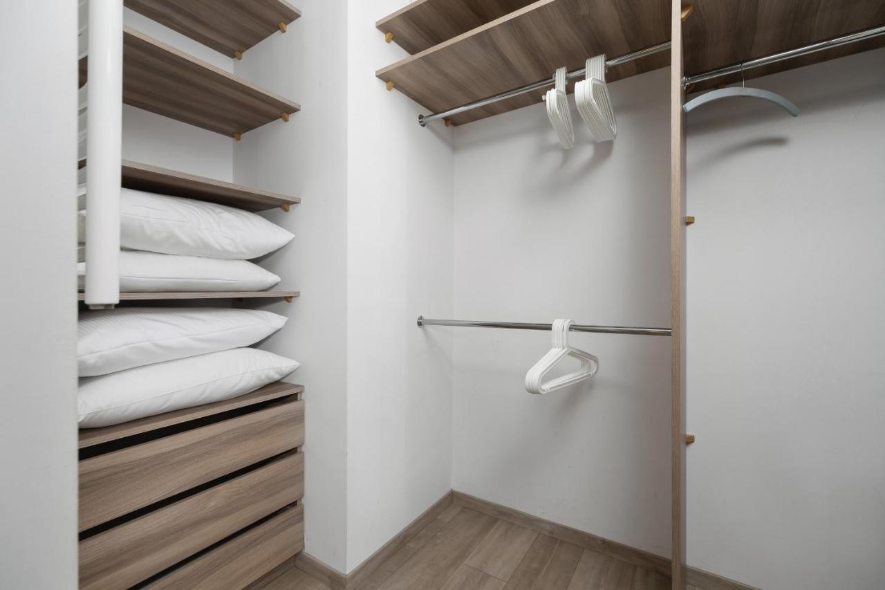 Apartament Avia Three Bedroom Two Balcony Ac & Parking By Renters