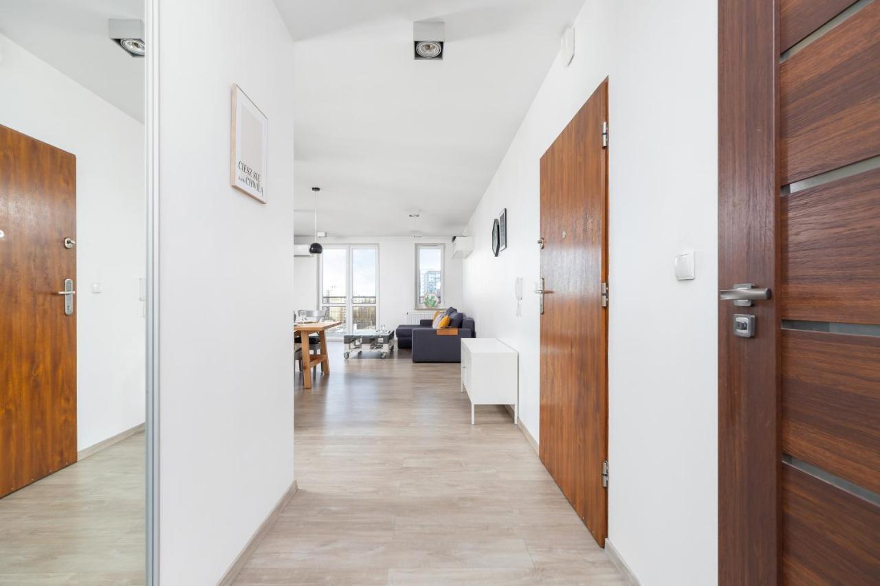 Avia Three Bedroom Two Balcony Ac & Parking By Renters * Kraków