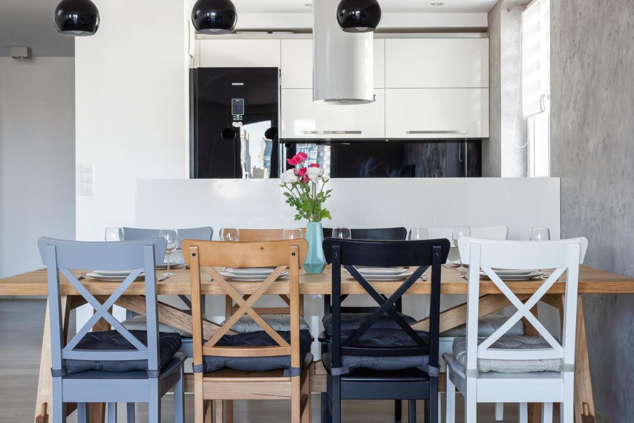 Avia Three Bedroom Two Balcony Ac & Parking By Renters Kraków